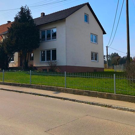 Ferienwohnungen / Ferienhaus Adelsried Bagian luar foto